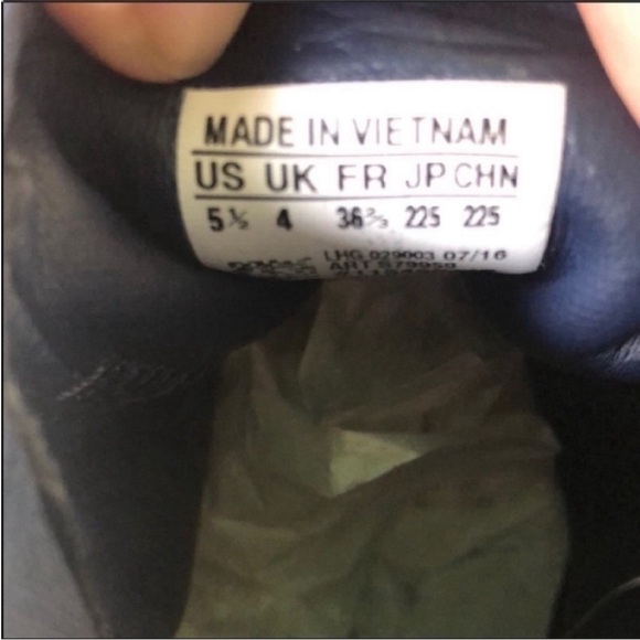 Adidas Court Vantage Slip-on Mid Shoes Rare
Size 5 1/2 - Picture 6 of 11